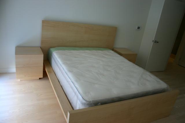 conf_table_plus 075.jpg
